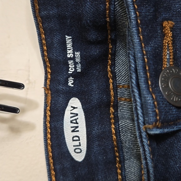 Old Navy Pop Icon Skinny Mid-Rise Jeans - Picture 3 of 7